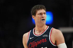 让你投爽了！大洛佩斯半场三分球8中0未得分 仅拿2板1助1帽