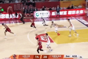 这才是你的特点！迪亚洛积极回防 蹦高高单臂帽掉威金顿上篮！