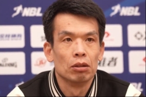 解指导：我们最大的敌人就是自己，球队仍然在调整当中。