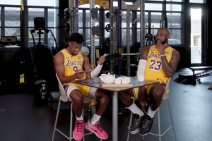 谁参加活动听到音乐会第一个跳舞？布朗尼：詹姆斯