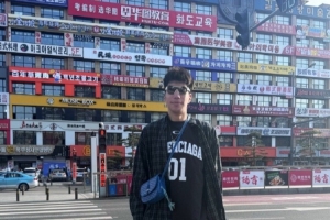 在西乙提升自己！余嘉豪晒照：2026多多关照 一切顺利