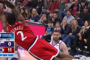 延续火爆！小卡钻过防守双手暴扣 快船开场11-0打停爵士！