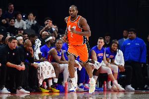 小卡狂揽45分！媒体人晒现场看球视频：今天这场还得你是大爹