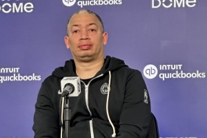 过去五场防守联盟第一？卢：我们会一直保持 上赛季我们就做到过