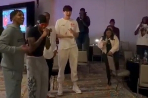 🥳比詹姆斯小1天！斯普利特迎41岁生日 杨瀚森等多人领唱生日歌