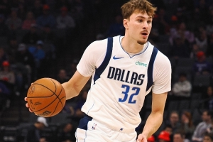 多次转换暴扣尽显状元本色！弗拉格上半场11中5得12分2板2助1断