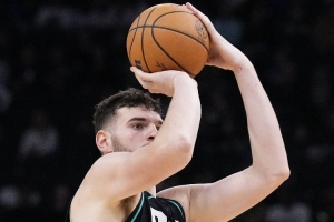 美记：克林根也开始投三分了 现在三分能力成了联盟的标配