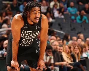 人员伤缺自己却打替补是否沮丧？卡梅隆·托马斯：无可奉告