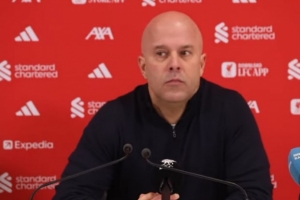 斯洛特：我们曾因轻微接触被判点，但我们被犯规裁判往往继续比赛