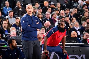 苏群：卢指导末节DNP四名首发太绝了 这样不会被说只针对登哥一人