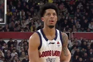 始终保持自信！威金顿下半场攻传结合 全场砍25分6板10助