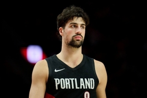 美记：开拓者应是重建球队但管理层想赢球 可只有阿夫迪亚水平高