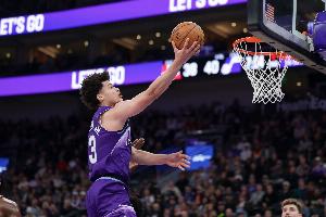 船又要翻？克莱顿反击得手 爵士将分差追到5分&最多落后快船21分