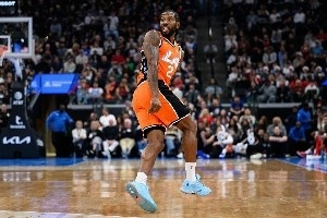 不轮休的战神卡！小卡生涯11次40+ 单场19罚19中 29分钟狂揽43分