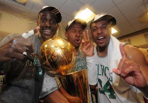 媒体人：加内特说 绿军三巨头+卡塞尔+斯普雷维尔放现在肯定夺冠