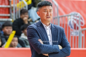 杜锋：徐杰是软组织挫伤 奎因是大腿拉伤&需要一周的时间恢复