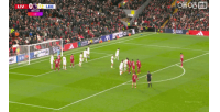 斯洛特无语😶利物浦角球机会来到后点，空位维尔茨左脚爆射打飞