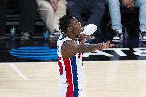 10中6得18分！比克斯塔夫：萨瑟本就天赋出众 我们对他完全信任