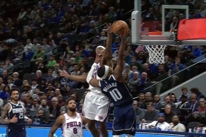 无情！布威反击试图上篮 埃奇库姆追防蓄力起跳血帽扇飞！