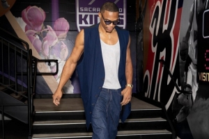 国王官方晒球员入场照：威少穿“汗衫”露肌肉非常有型