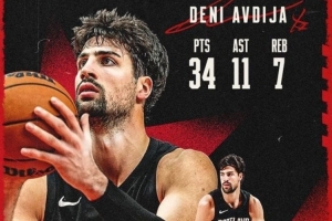 开拓者官推发布阿夫迪亚34+7+11数据海报 并为其全明星拉票