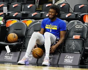 科尔：海军上将根本不会运球 但怀斯曼试训时能胯下&变向&背运