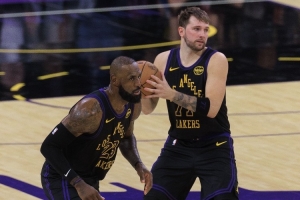 雷迪克：让东契奇持球詹姆斯无球是个挑战 因为球只有一个