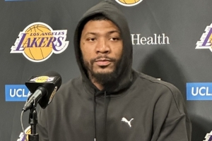 关键时刻的比赛没输过？斯玛特：球队有詹姆斯、东契奇...还有我