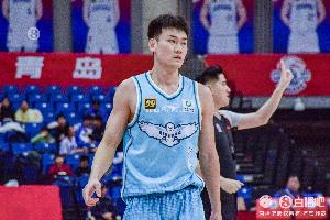 突然爆发！王睿泽第三节7中5单节砍下13分 其中三分球4中2