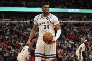 字母哥生涯158次至少30分10板5助 超天勾和大O&独居NBA历史第一多