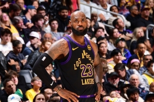 新年新气象！詹姆斯在06年首战得到32分 16年29分 26年31分