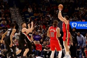 持续输出！马特科维奇暴扣得手 随后外线开炮三分也有