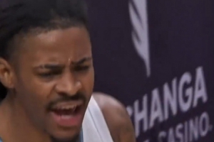 球被切出界但教练不挑战 莫兰特大喊：你在干什么呢？在干什么？