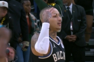 大心脏！罗林斯和库兹马相继三分穿针 帮助雄鹿获得2分优势