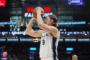 体现价值！奥利尼克半场10分钟 6中4拿到9分4板1断&2前场板