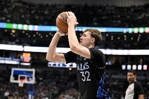 这次对面有申京了！三分命中率倒数第二的独行侠能否再胜火箭？