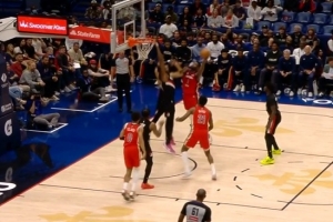 机会来了？罗威篮下补防也领到第2犯 此前克林根已经2犯