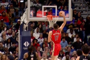 大个儿劈扣也有美感！马特科维奇快下单臂暴扣 鹈鹕8-0打停开拓者