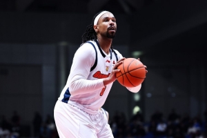 媒体人：萨林杰萨姆纳合砍65分 广东本场收获最大的应是年轻球员