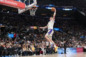 夯夯维冠也不如你！拉拉维亚首节11分+关键3分！全场得21分9板2断