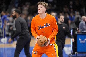 内外开花！4号秀克尼佩尔8中6砍半场最高17分 三分3中2