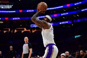 底角三分很关键！范德比尔特5中2得5分3板1助1断1帽 三分3中1