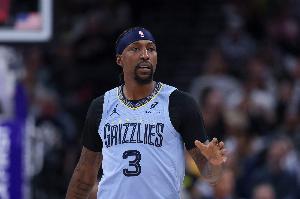 我也是战旧主！波普镜像接球三分两连击 助队三节末追平湖人