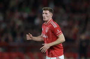 记者：切尔西考虑补强中场和中卫位置，冬窗可能引进一两名球员