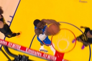 继续起飞！杰伦威反击接抛传空接暴扣得分