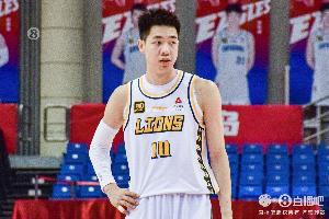 进攻没贡献！朱俊龙2中0未得分 仅拿3板1断1帽