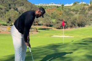 詹姆斯发推感谢为其安装高尔夫模拟器的厂商：非常感谢！