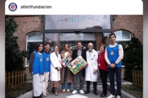 柔情猛男😁西蒙尼与马竞基金会访问医院，探望患病儿童