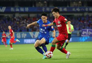 足球报：徐新、邓涵文加盟玉昆只是时间问题，球队更高目标是亚冠