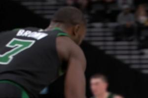 追平生涯新高！杰伦·布朗对抗上篮得手 拿下本场第50分！